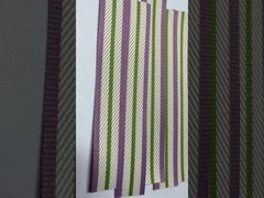 Etiquetas de roupas de tecido personalizadas Tecnologia de tear de agulhas Ferro no suporte Desenhos personalizados