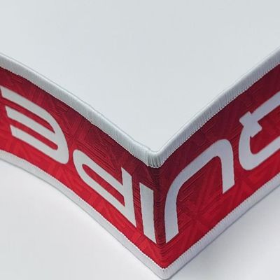 Etiquetas de vestuário personalizadas