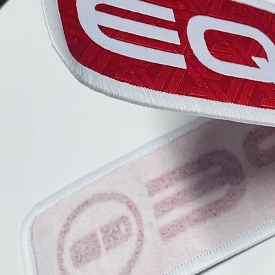 Etiquetas de vestuário personalizadas