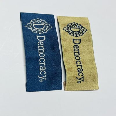 Etiquetas de vestuário tecido bordado de artesanato personalizadas para camiseta