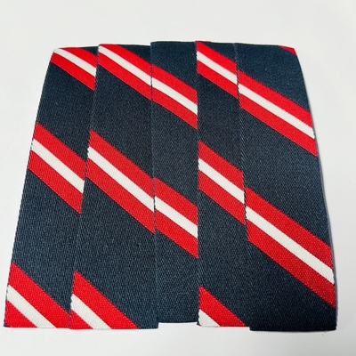 Etiquetas de roupa tecidas com espessura de logotipo de 0,4 mm personalizadas com arquivo de arte CDR